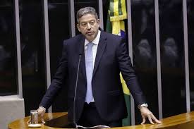 Lira protege fazendeiros ricos no PL da isenção do Imposto de Renda