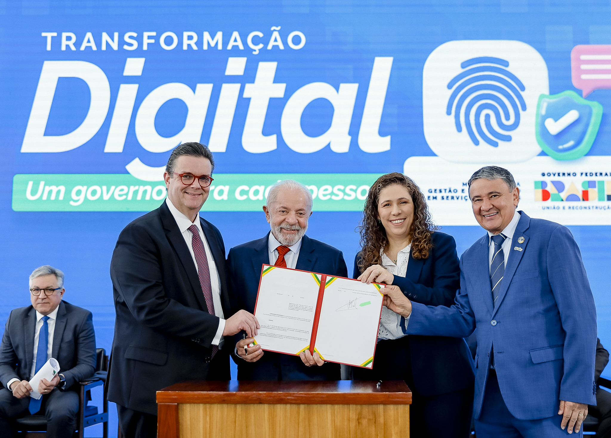 Lula amplia medidas de transformação digital e cria a “Base de Dados do Brasil”