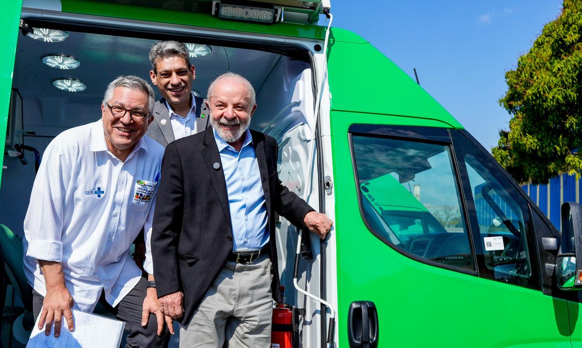 Acordo com empresa chinesa vai ampliar produção de vacinas para o SUS