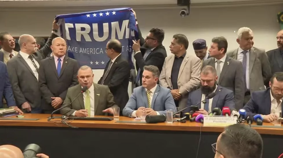 Cassação do registro do PL é requerida ao TSE