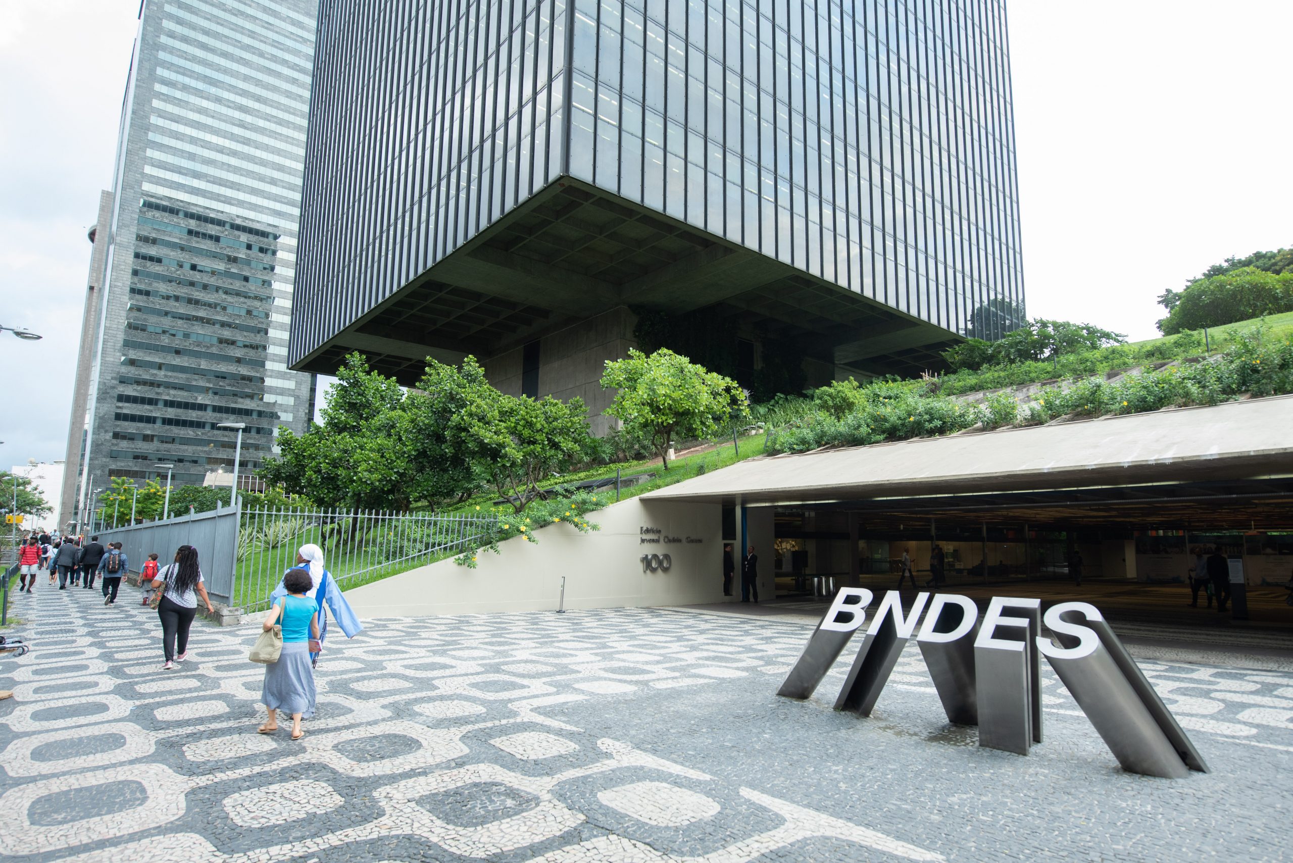 BNDES aprova financiamento de R$ 390 mi para exportações da WEG ao Chile