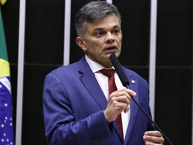 Municípios vizinhos a áreas de exploração de petróleo podem receber parte dos royalties