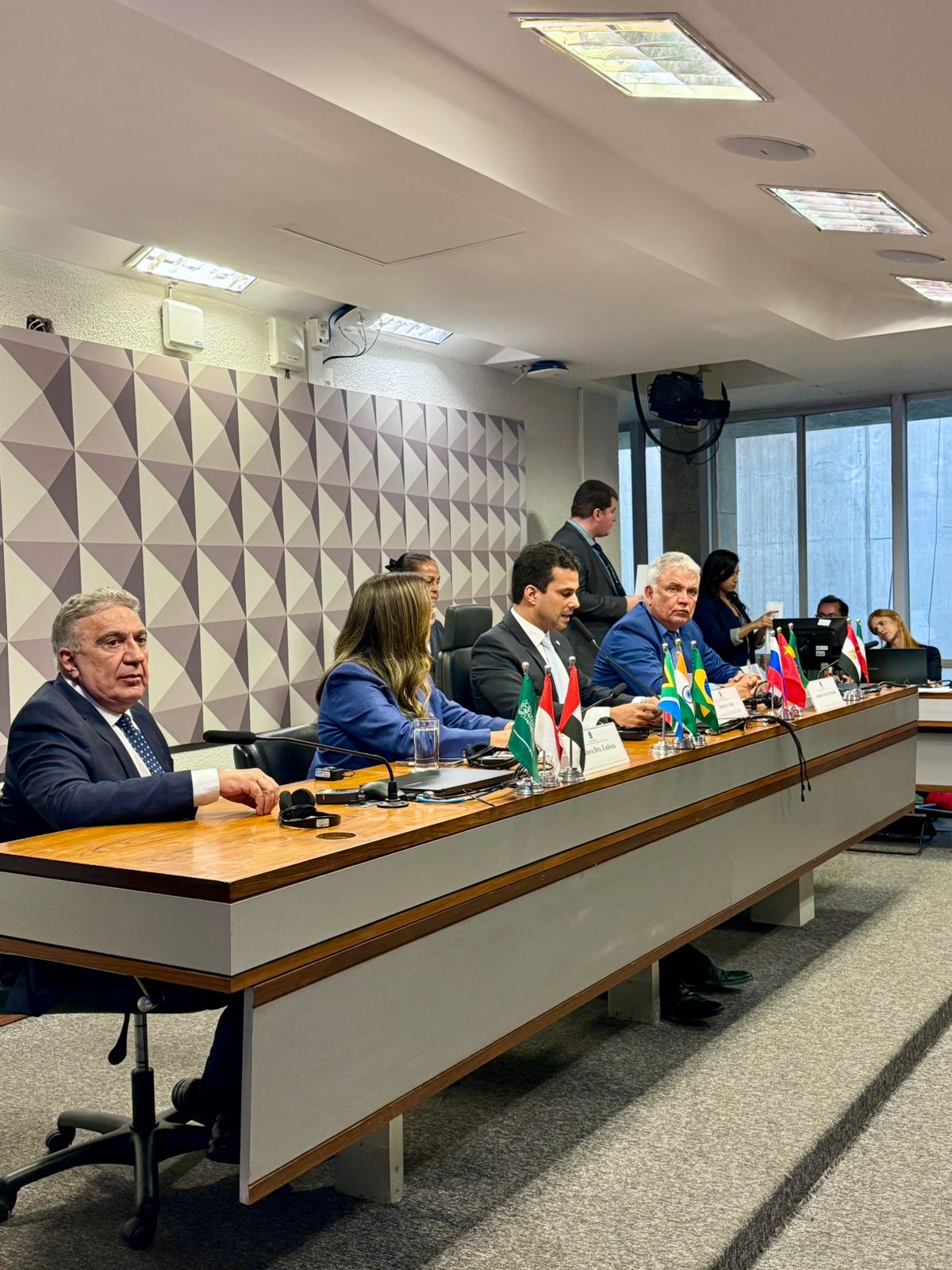 SERAI participa de reunião estratégica do Grupo Parlamentar dos BRICS