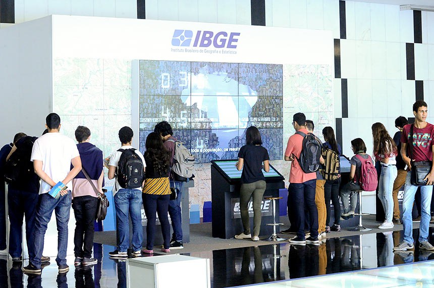 Governo prorroga contratos do IBGE e do Ministério de Gestão