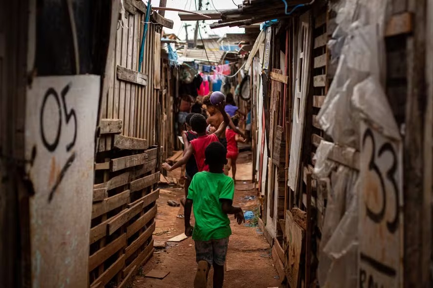 Em 2024, 8,6 milhões deixam a pobreza. Miséria também recua ao menor patamar da série do IBGE