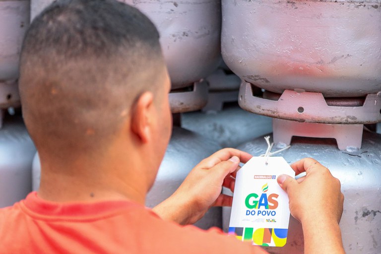 Gás do Povo inclui mais 950 mil novas famílias e chega, em janeiro, a outras 17 capitais do país