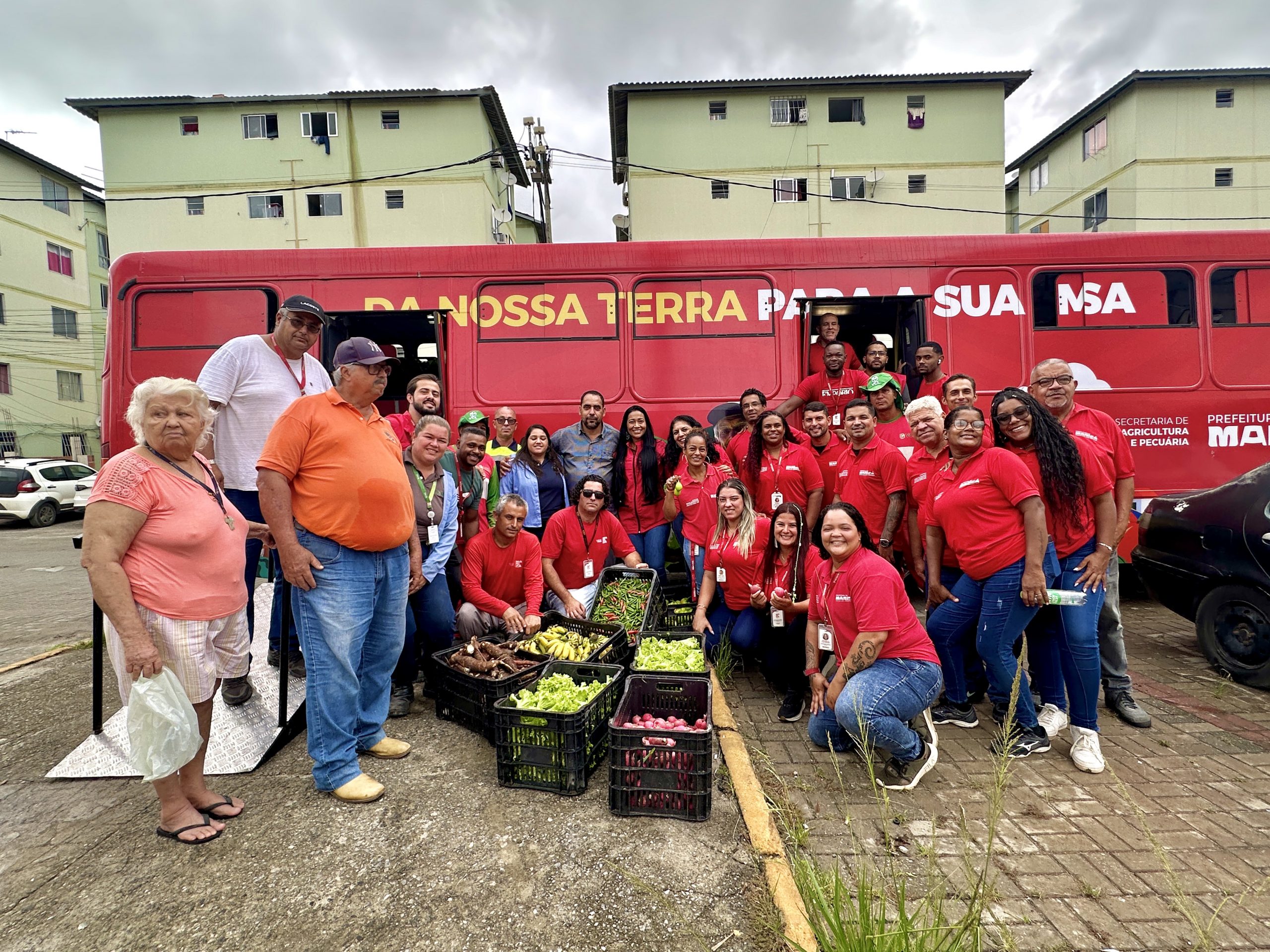Prefeitura de Maricá lança ônibus itinerante para distribuição de hortaliças nos bairros