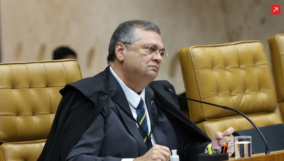 Dino pede vista e suspende julgamento sobre royalties do petróleo